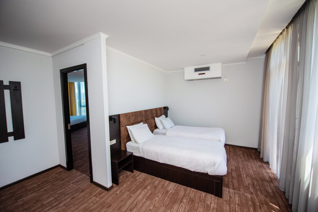 Habitación cuádruple Confort con balcón y con vista Hotel Shine Palace