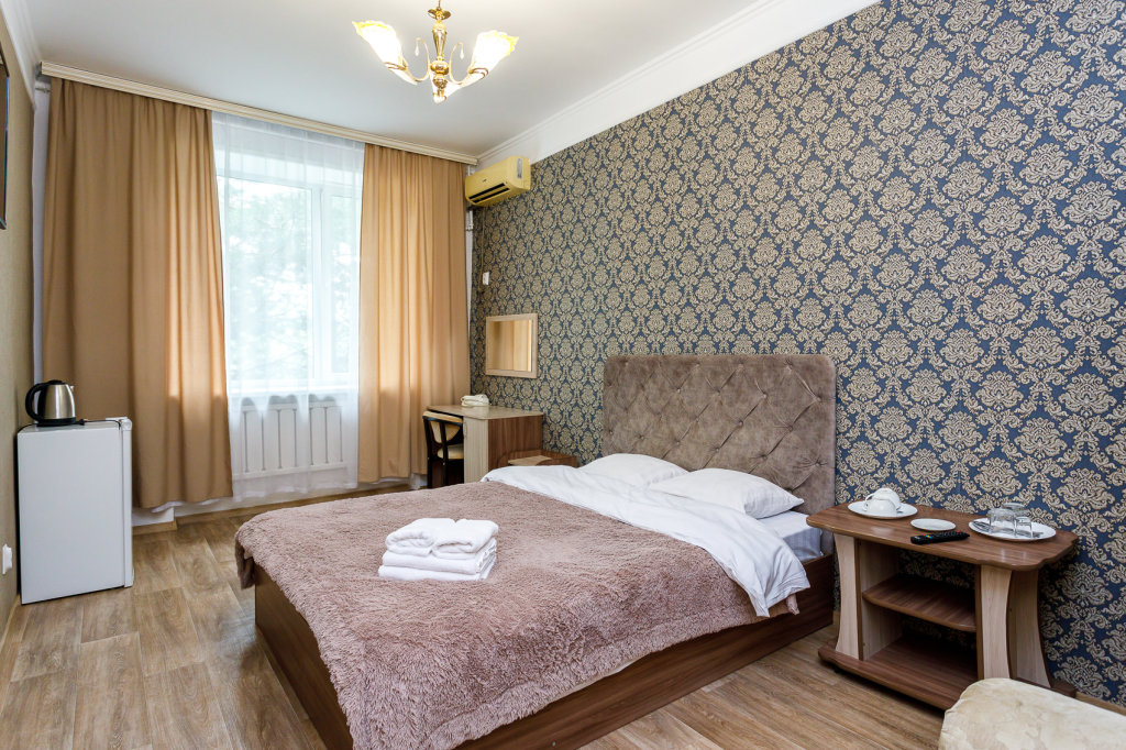 Comfort Double room with courtyard view Hotel 7 Zvezd