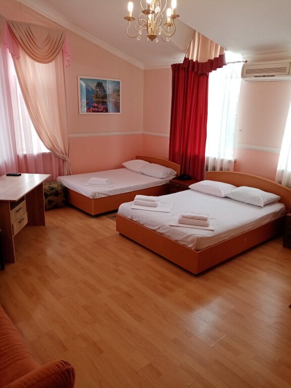 2 Bedrooms Family room Molodezhnaya Hotel