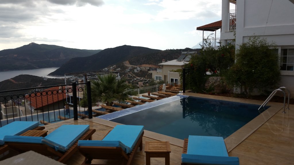 Villa 2 dormitorios con balcón y con vista Paradise Kalkan Villalari