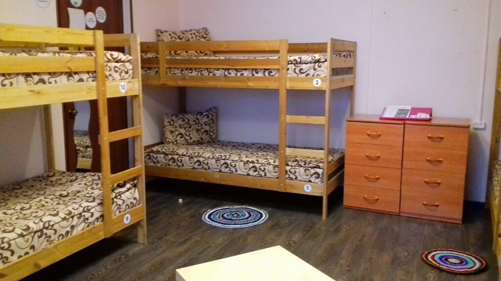 Cama en dormitorio compartido (dormitorio compartido masculino) Matreshka Hostel