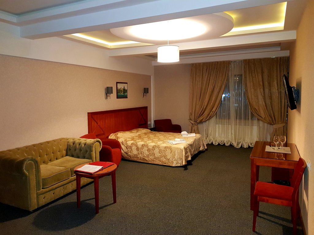 Double Suite with city view Happy Inn Hotel Alpiyskiy