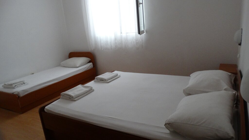 Apartamento cuádruple 1 dormitorio con balcón Guest House Katić