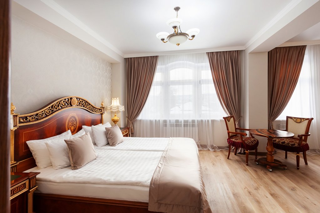 Suite 2 dormitorios con vista Garmoniya Boutique Hotel