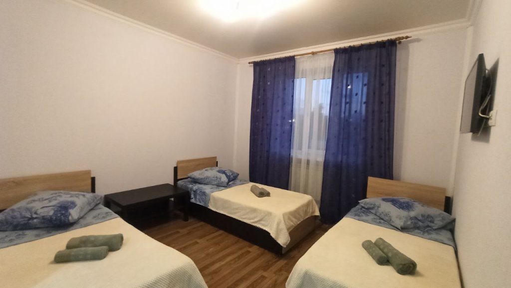 Standard Triple room with city view Uyut Hotel
