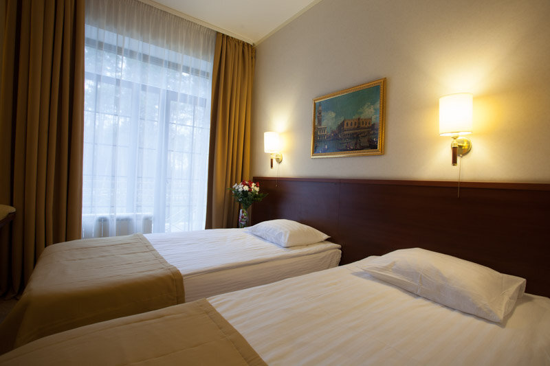 Кровать в общем номере (женский номер) с красивым видом из окна Парк-отель Европа