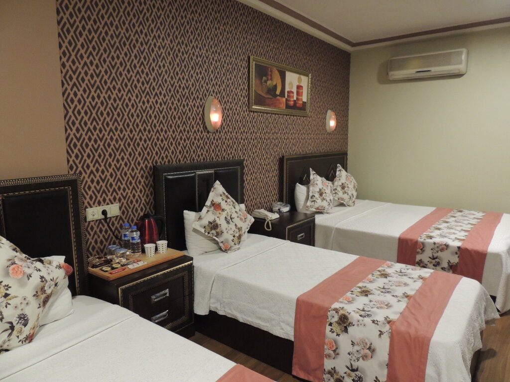 Standard Vierer Zimmer mit Blick Adana Saray Hotel