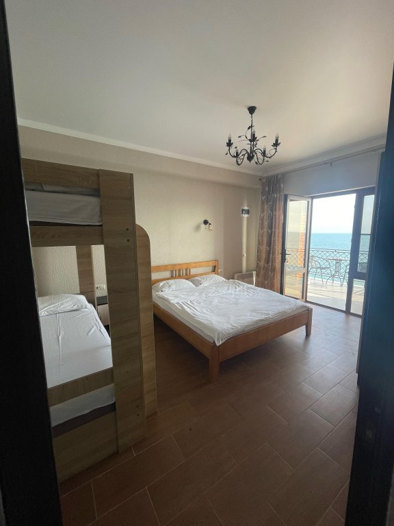 Habitación cuádruple Estándar con vista al mar Leon Beach Hotel Mini-Hotel