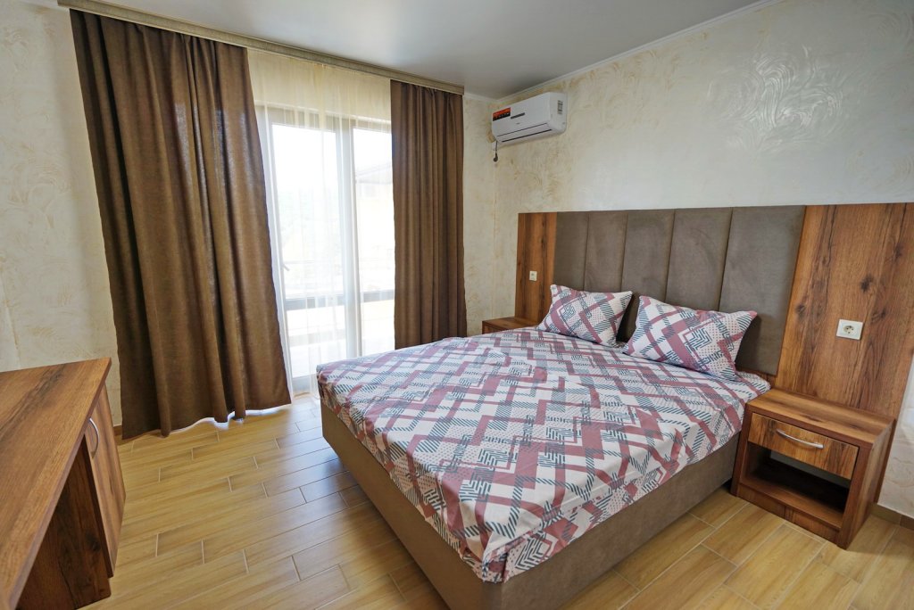 Comfort Double room with balcony and with view Diamant+ Guest House