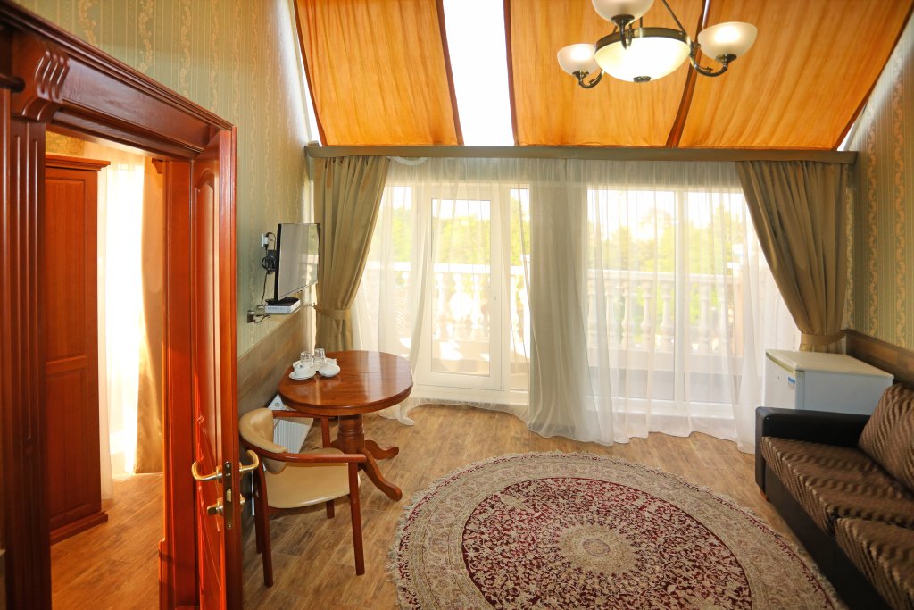 Двухместный люкс с 2 комнатами с красивым видом из окна Бутик-отель RITSK