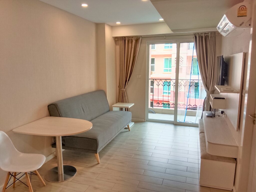 Двухместный люкс с 2 комнатами с балконом и с красивым видом из окна Апартаменты Seven Seas Resort Pattaya