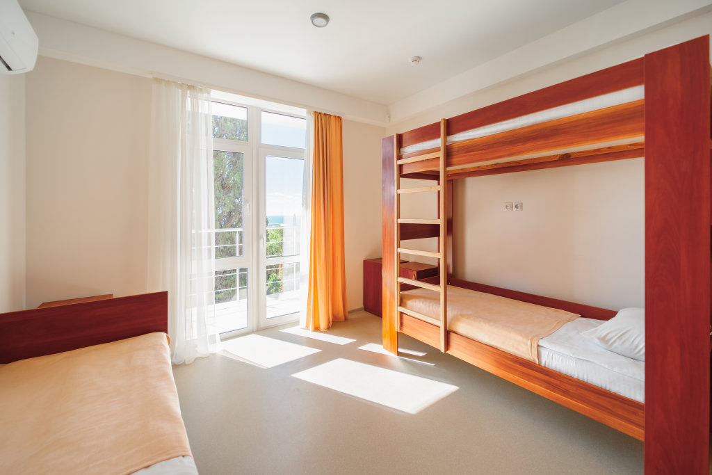 Кровать в общем номере Эконом-отель "Симеиз"