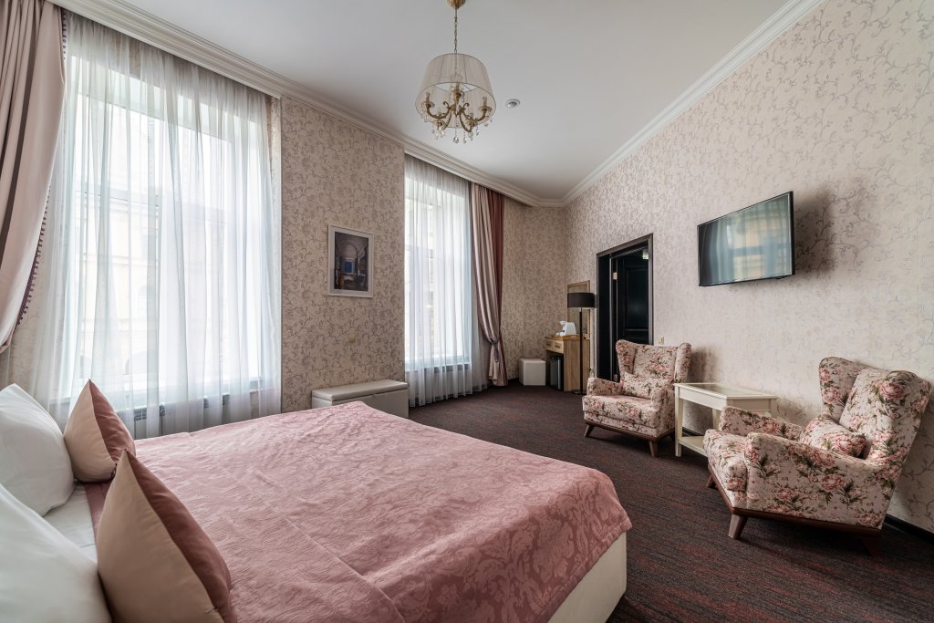 Люкс с 2 комнатами с балконом и с красивым видом из окна Kravt Sadovaya Hotel