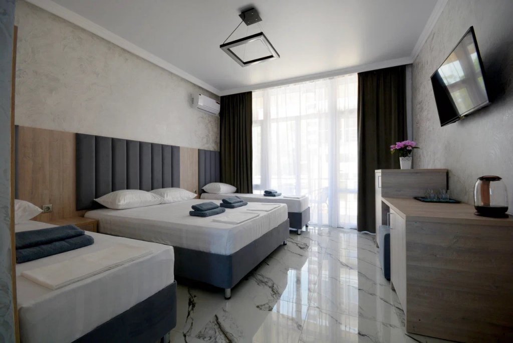Supérieure quadruple chambre avec balcon et Avec vue Rezidentsiya Gavt -Grupp Apart-hotel
