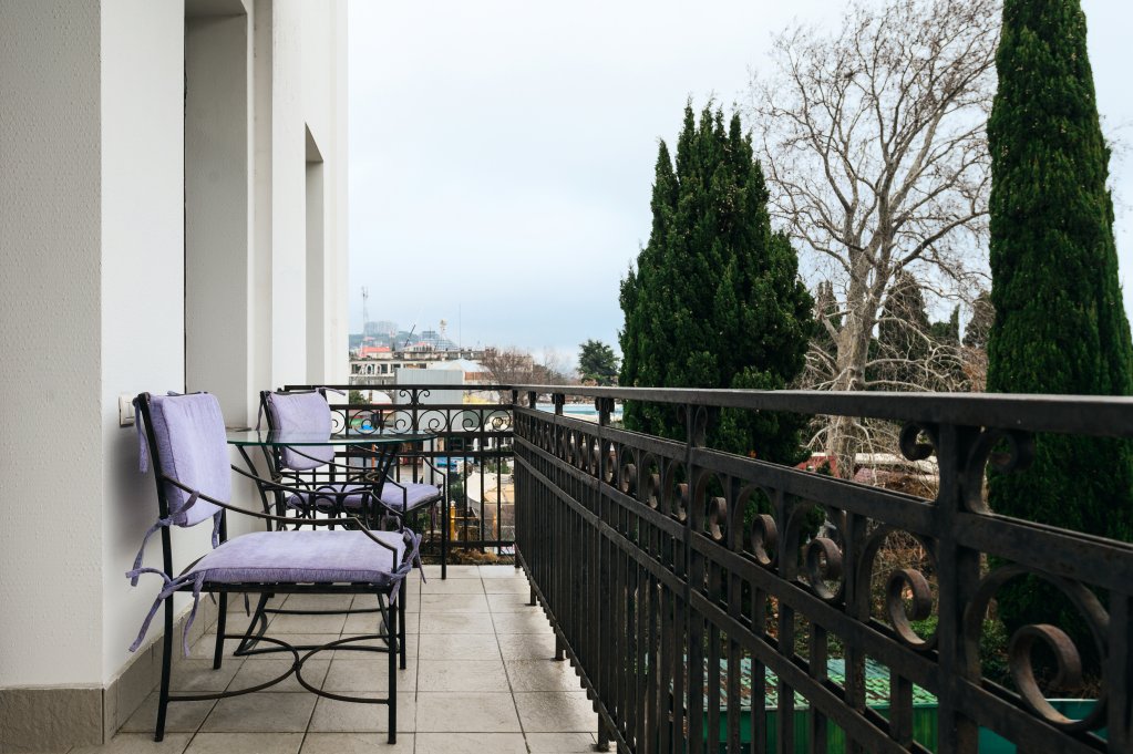 Двухместный полулюкс (корпус Классик) с видом на город Отель Riviera Sunrise Resort & SPA Алушта