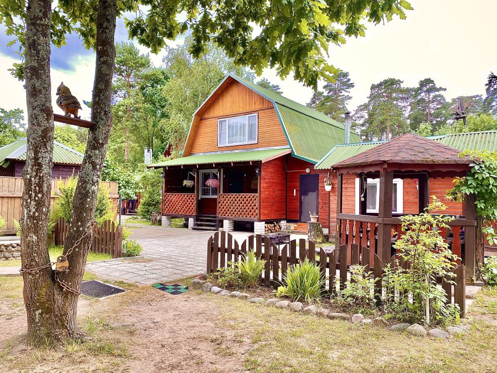 Hütte mit Blick Lukomore House