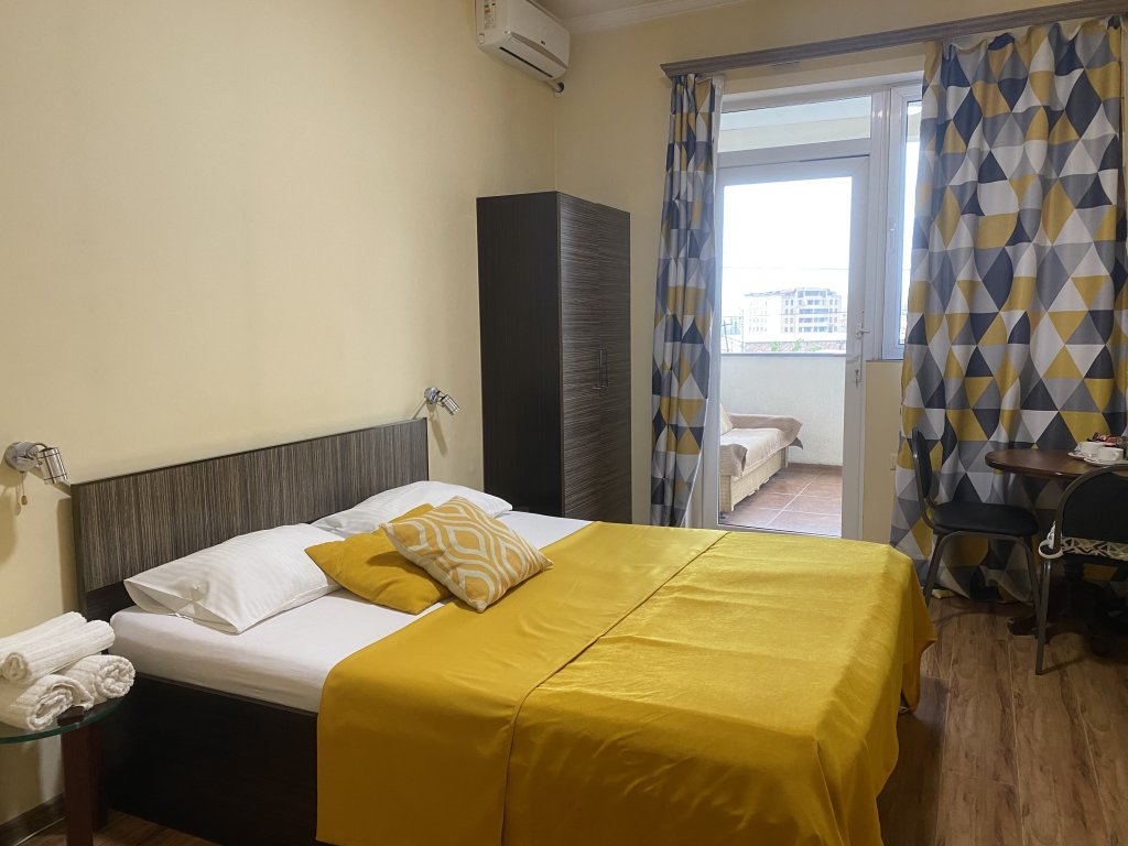 Standard Double room with balcony and with view Gallery Guest House