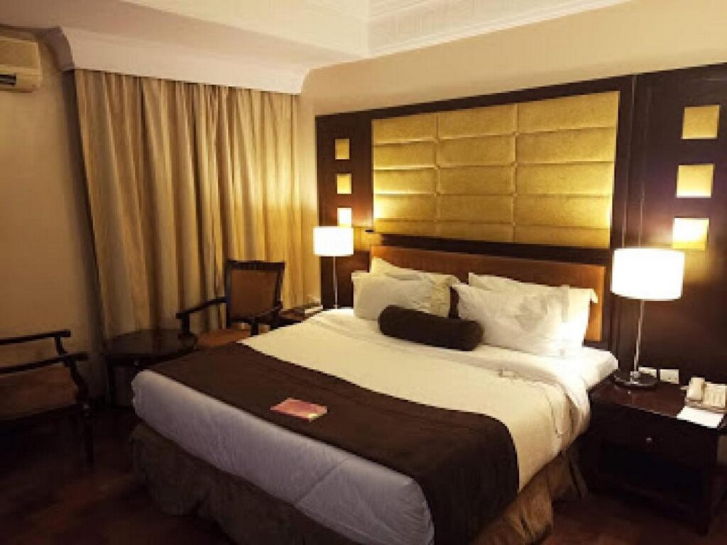 Suite Owu Crown Hotel