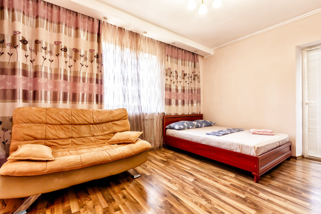 Apartment V Kulturnom Tsentre Goroda Mkr. Samal-1 Apartments