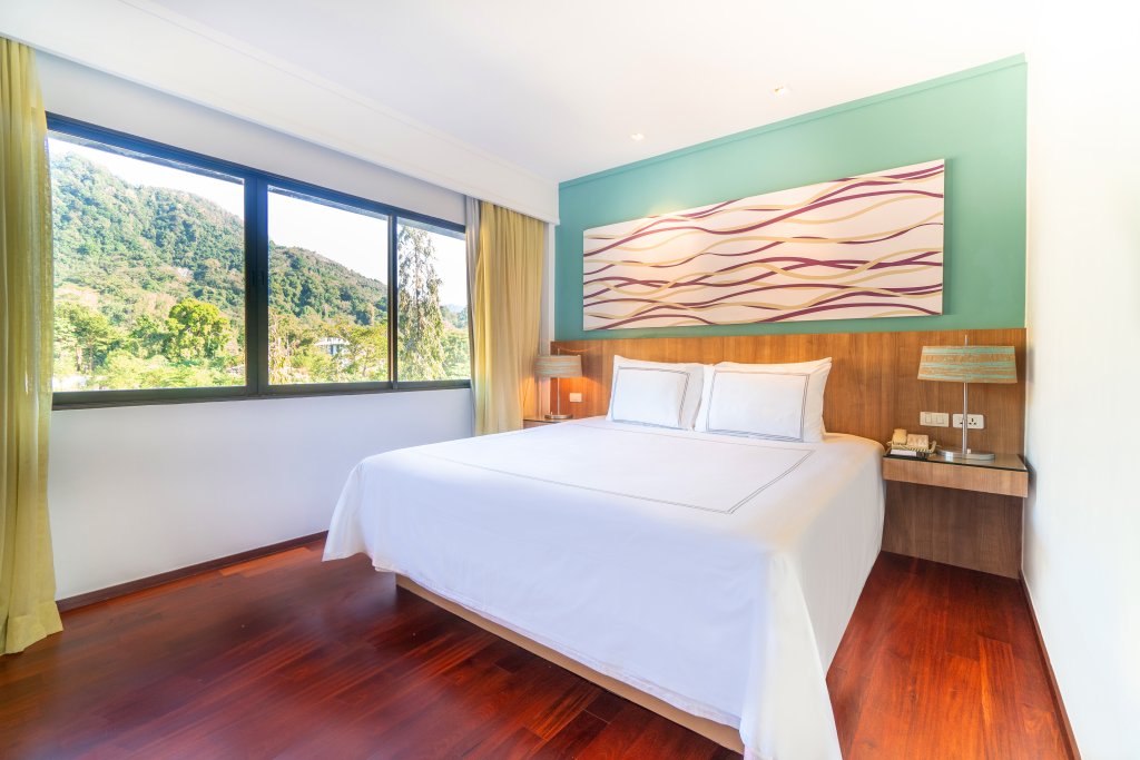 Двухместный люкс с террасой c 1 комнатой Radisson Resort and Suites Phuket