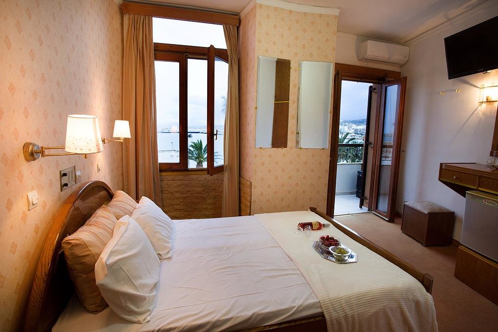 Habitación doble Estándar con balcón y con vista al mar Faros Beach Hotel