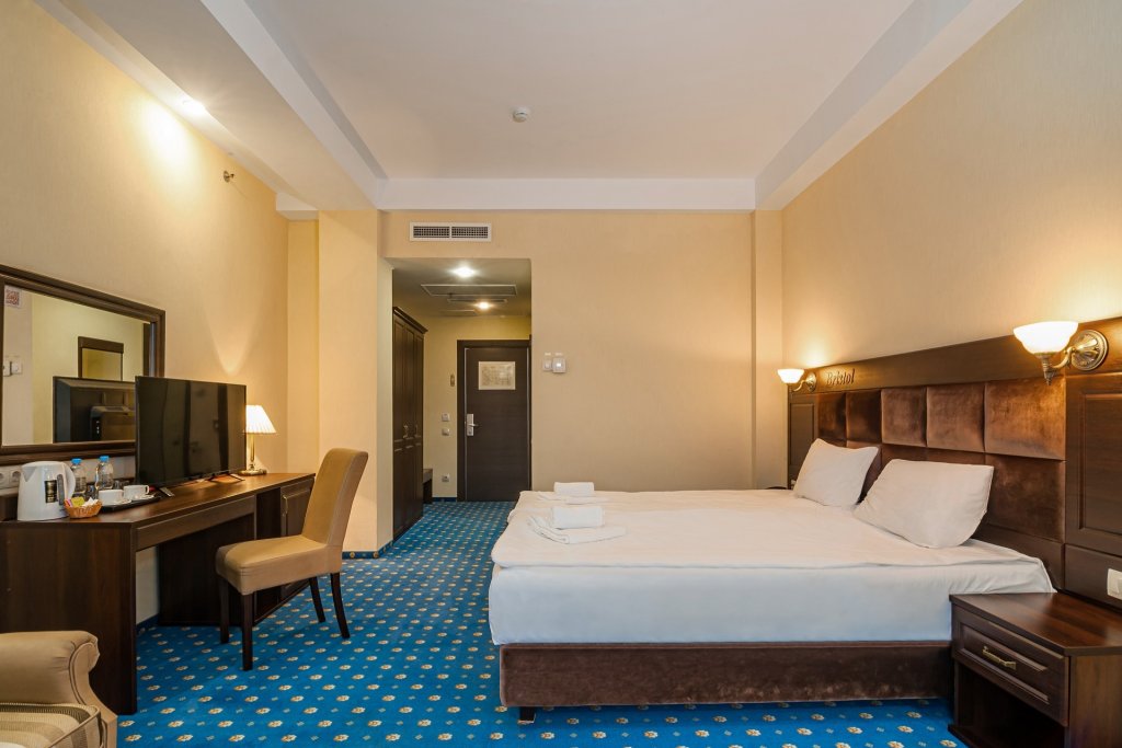 Deluxe room with city view Hotel Bristol