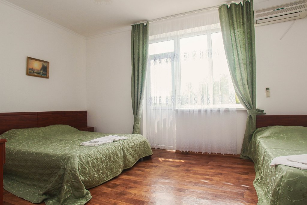 Camera tripla Comfort con balcone Dubravushka Guest house