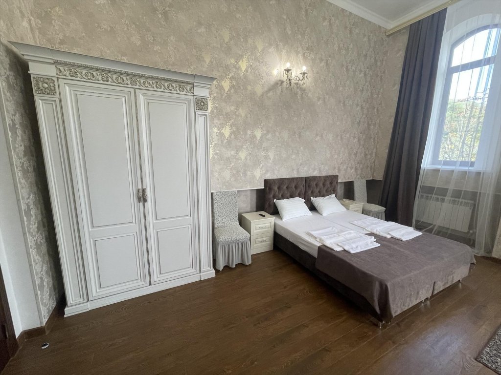 Deluxe Vierer Suite mit Balkon und mit Blick Roza Kavkaza Guest House