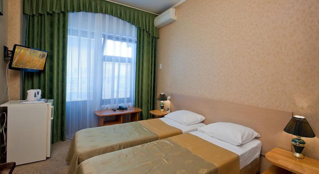 Кровать в общем номере (мужской номер) Отель Юг