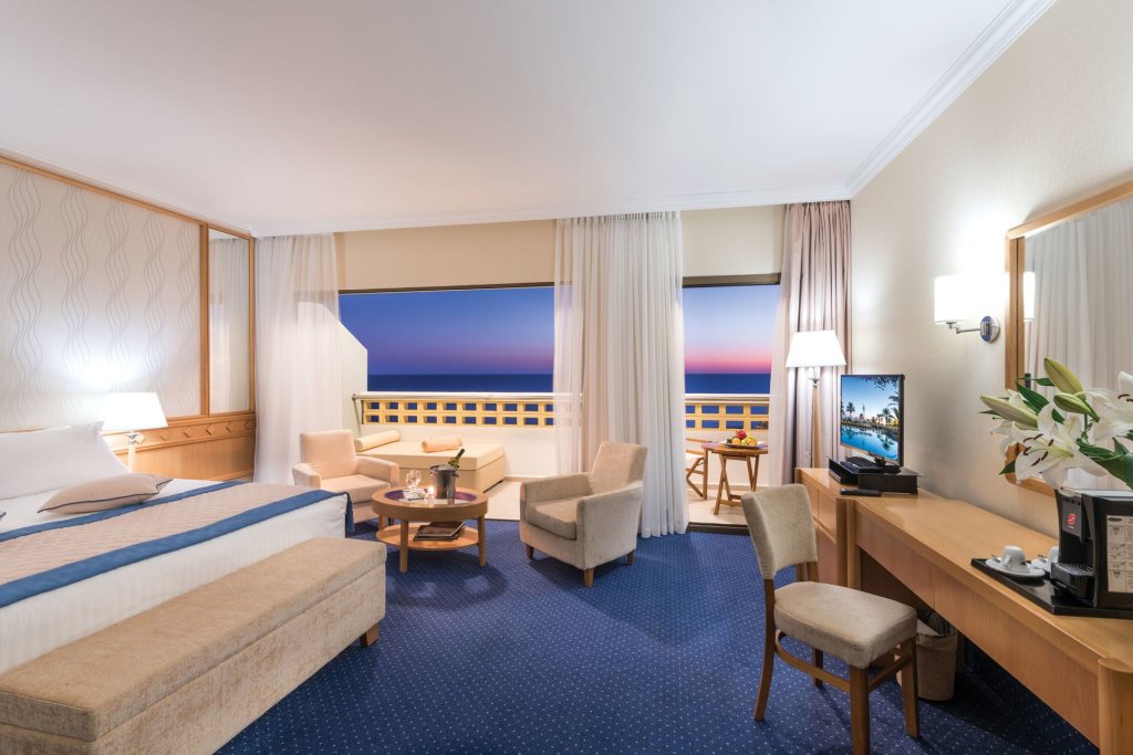 Double suite junior avec balcon et Vue mer Constantinou Bros Athena Royal Beach Hotel