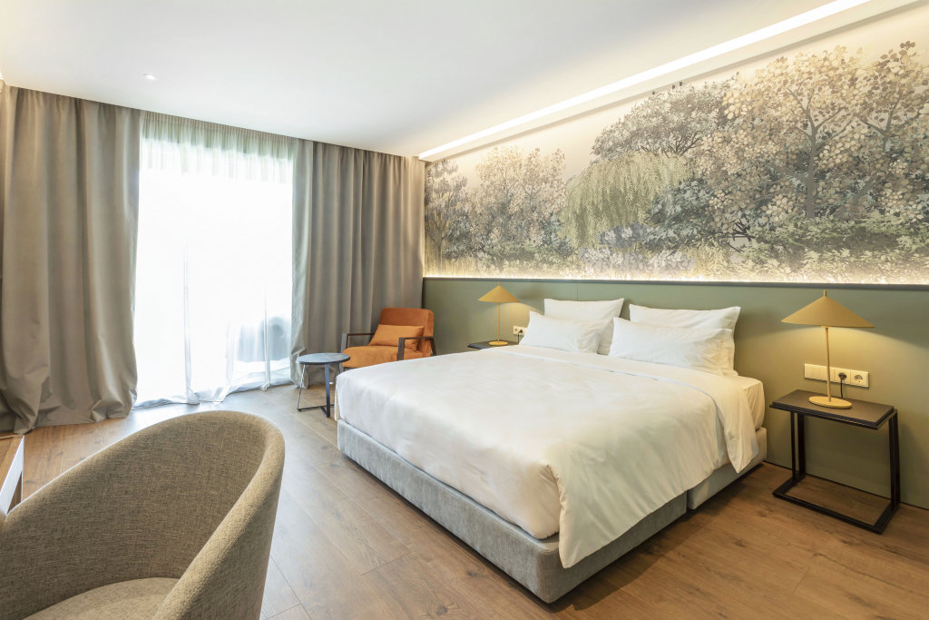 Двухместный номер Premium с балконом Отель Lopota Lake Resort and Spa