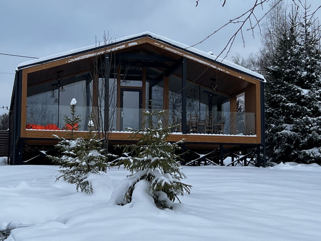 Vierer Hütte mit Balkon und mit Blick Rodioncevo Eco Village Guest House