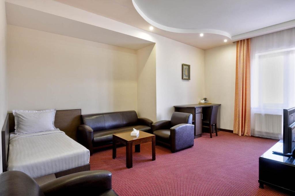 Deluxe Triple room Alpina Resort by Stellar Hotels, Tsaghkadzor