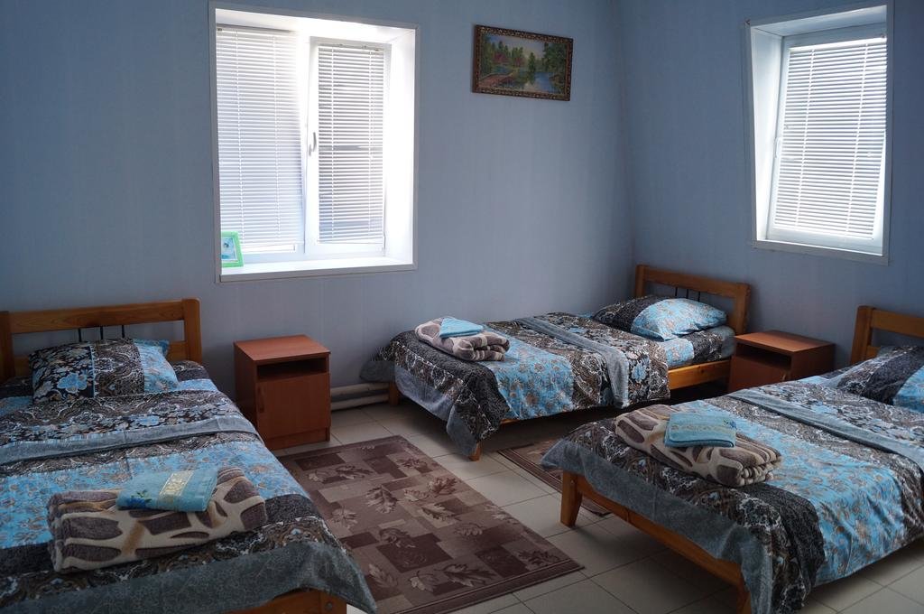 Cama en dormitorio compartido (dormitorio compartido masculino) Yuzhnyij Dvorik Mini-Hotel