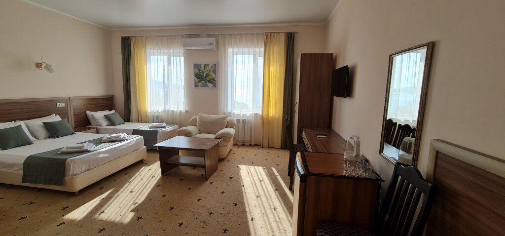 Habitación cuádruple Estándar Mozhzhevelovy Park Hotel