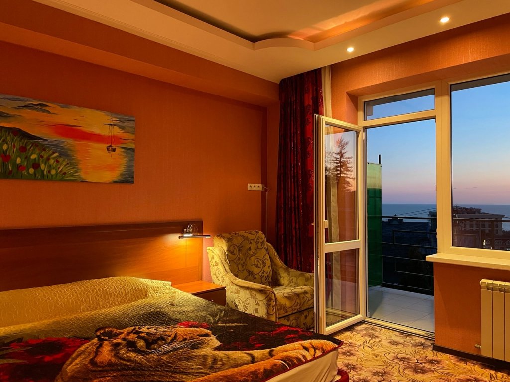 Habitación doble Estándar con balcón y con vista al mar Ledis Guest House