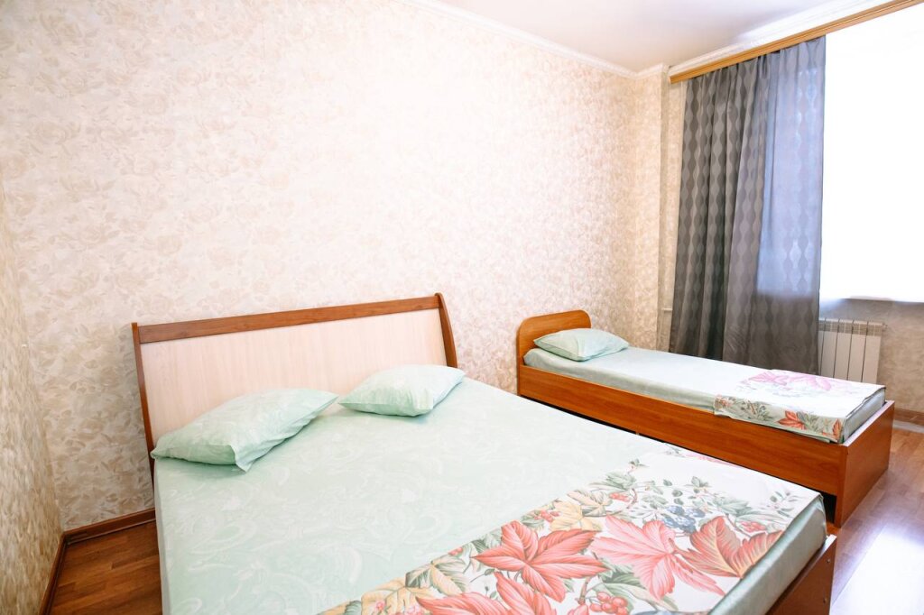 Apartamento trekhkomnatnaya v tsentre na Vesennei flat