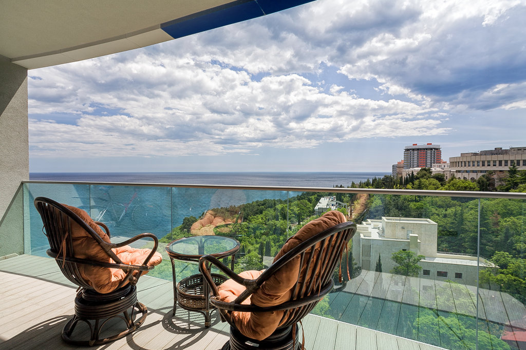 Superior Zimmer mit Balkon und mit Blick ZhK ZAZERKAL'E Apartments