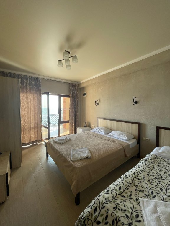 Deluxe Dreier Zimmer mit Balkon und mit Meerblick Leon Beach Hotel Mini-Hotel