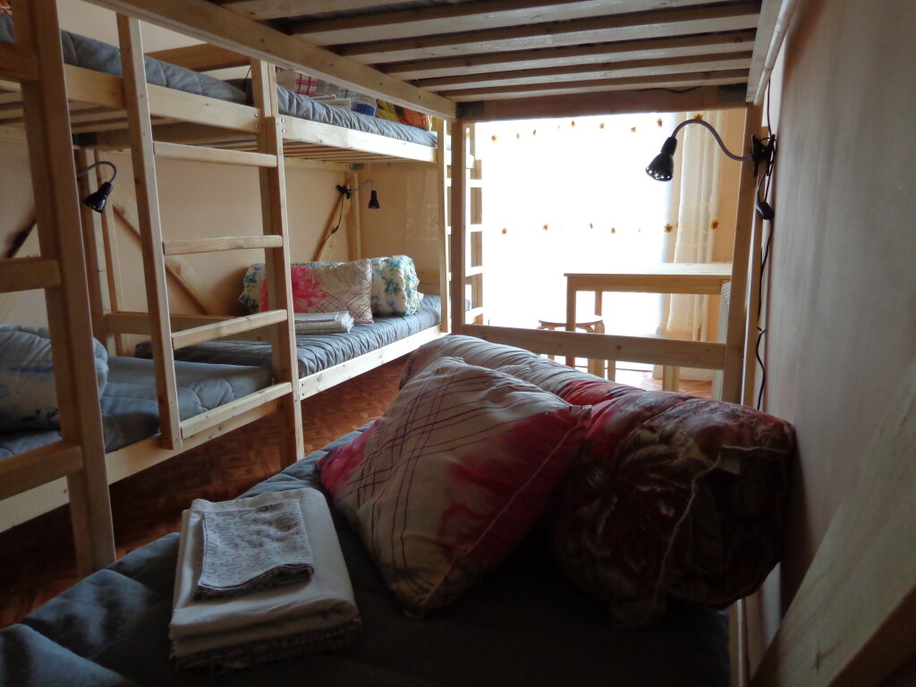 Кровать в общем номере с балконом Хостел Навигатор