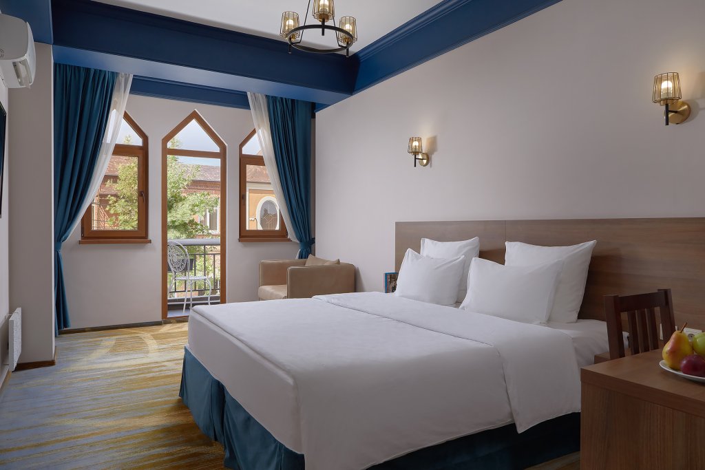 Comfort Double room with balcony and with city view Garuda Boutique Hotel