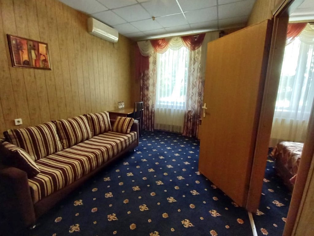 Habitación triple Estándar Sportivno-Gostinichniy Kompleks Klassik Hotel