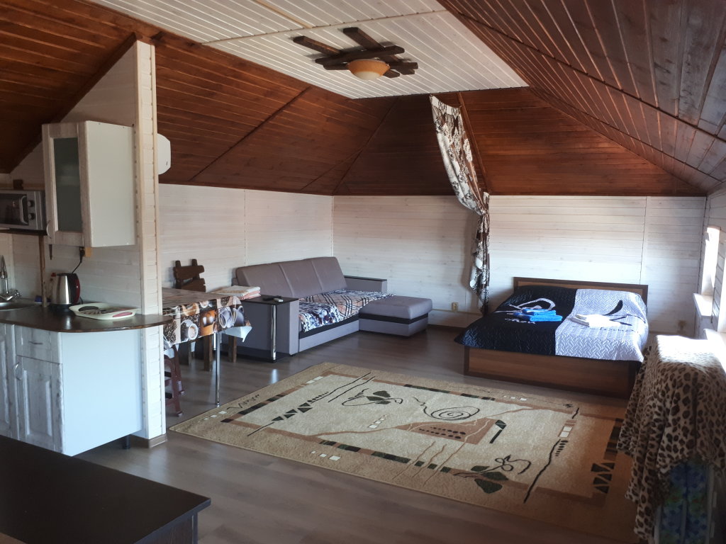Standard Familie Zimmer mit Balkon und mit Blick Uyutny Ugolok Guest House