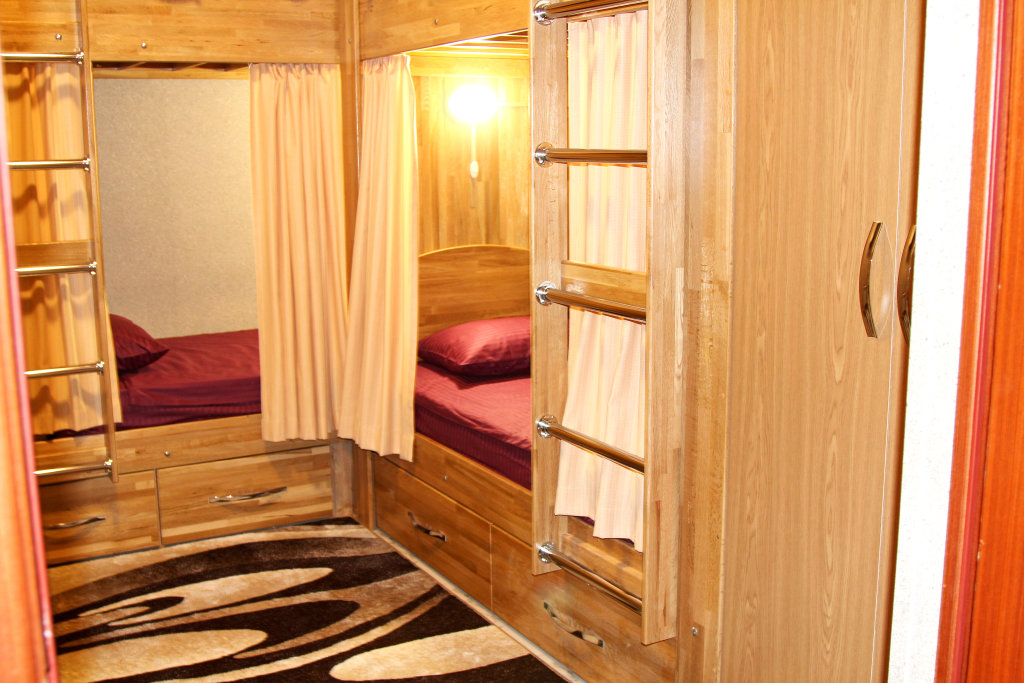 Кровать в общем номере Мини-отель Артем Plaza