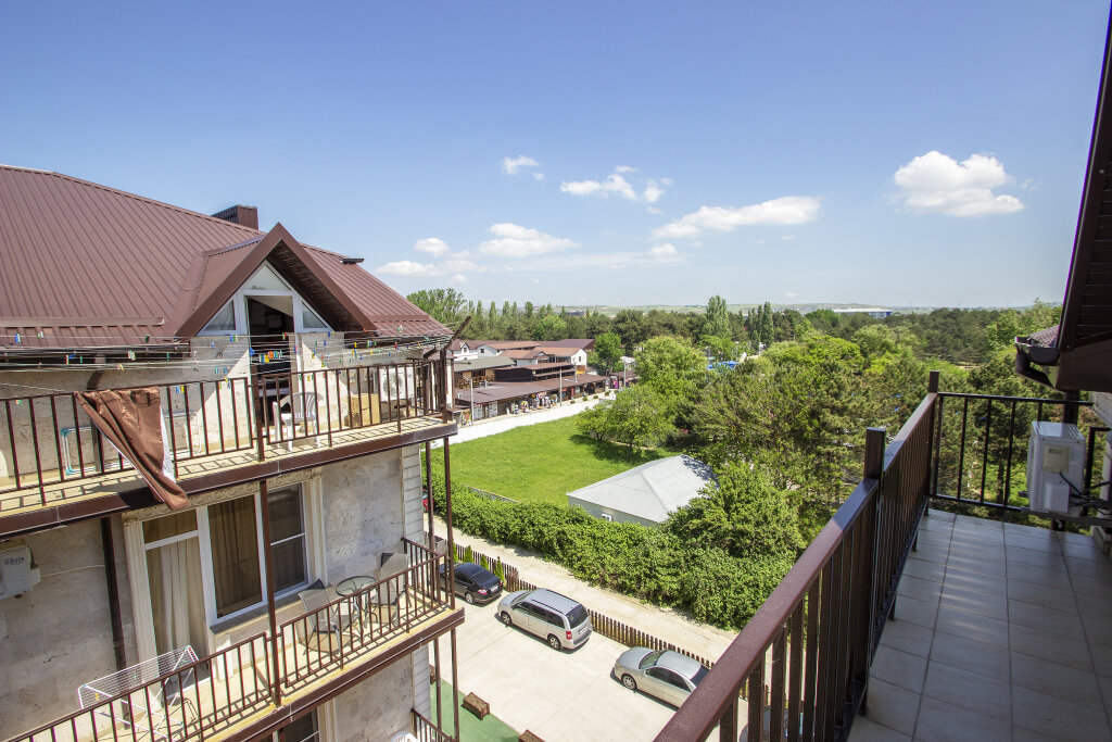 Standard quadruple chambre avec balcon et Avec vue Luxury House Hotel