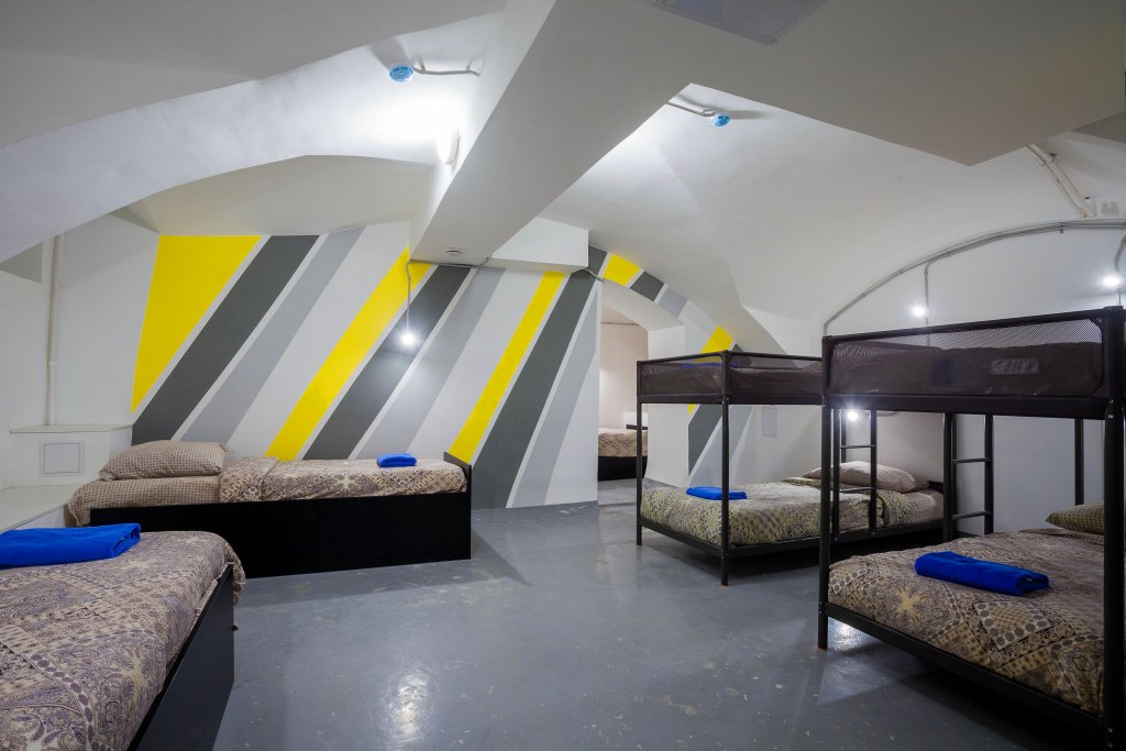 Кровать в общем номере Wars hostel