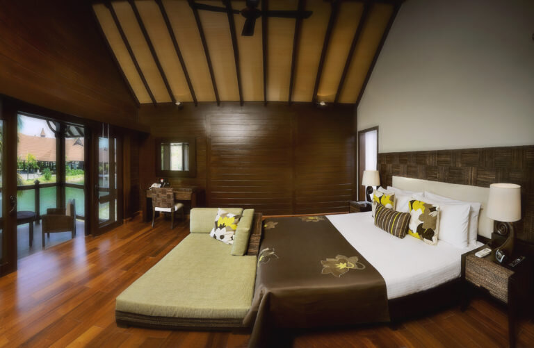 Suite with balcony and with view The Lalit Resort & Spa Bekal