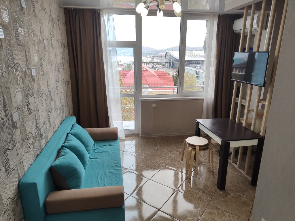 Suite 3 Zimmer mit Balkon und mit Blick Delfin ZhK