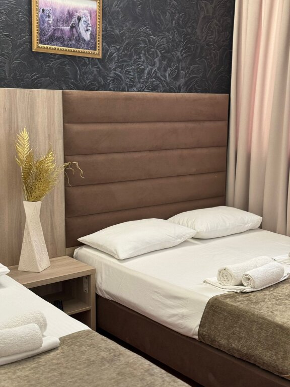 Confort quadruple chambre avec balcon et Vue sur la ville Ziridis Hotel