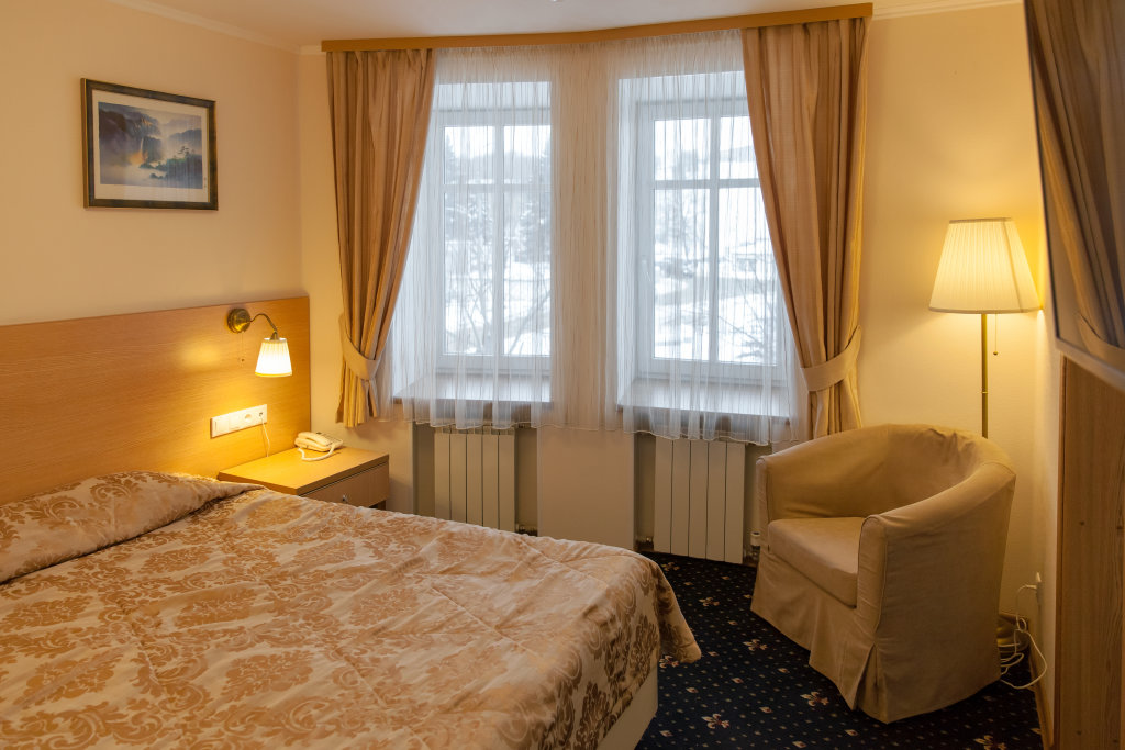 Двухместный полулюкс с 2 комнатами с красивым видом из окна Гостиница Водолей